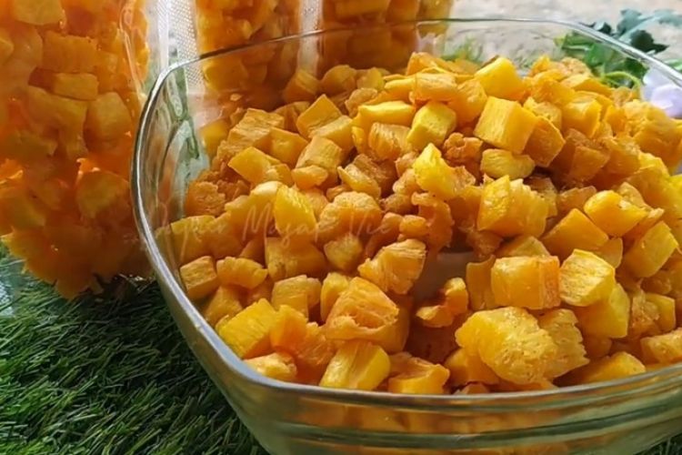 Trik bikin kerupuk ganepo singkong, hasilnya renyah, tak keras, dan&nbsp;antihambar